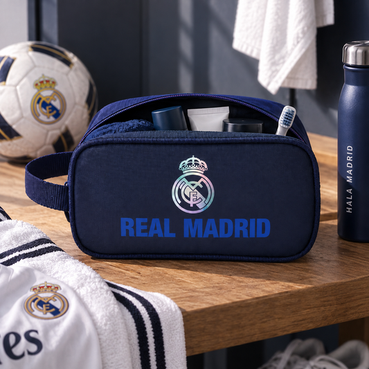 Neceser Real Madrid con cremallera y asa. En uso.